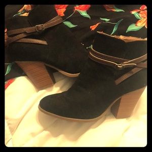 Galinah healed bootie! Women’s Size 9!